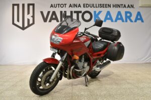 Yamaha XJ  vm. 2000 66 kW Manuaali » Vaihtokaara