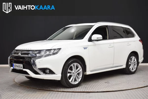 Mitsubishi Outlander PHEV Instyle Navi 4WD 5P # Sähkökontti, 360-kamera, Led-valot, Koukku, Kaistavahti, Katveavustin, ACC, Ratinlämppäri yms #