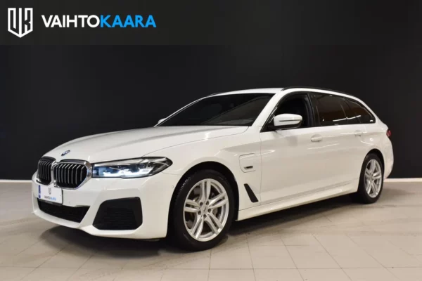 BMW 530 G31 Touring 530e xDrive A Charged Edition M Sport # Vetokoukku, Sähkötakaluukku, Täysnahat, Navi, Blow-by heater #