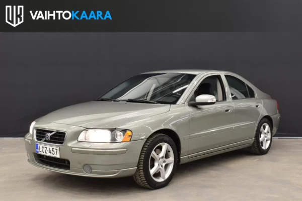Volvo S60 2,4 (170) Momentum Business man # Vakkari, Koukku, Lohko + sis.p, Aut. ilmastointi # Jakohihna juuri vaihdettu #
