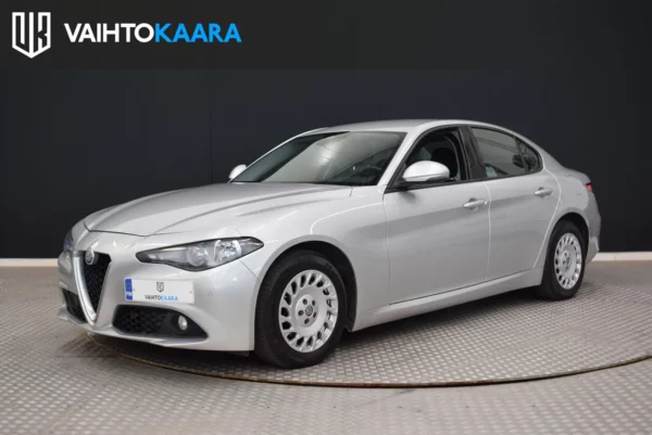 Alfa Romeo Giulia 2.2 Diesel 180hv AT8 Super # Peruutuskamera, Navigointi, Muistipenkki, Blis, Taloudellinen ja Tehokas #