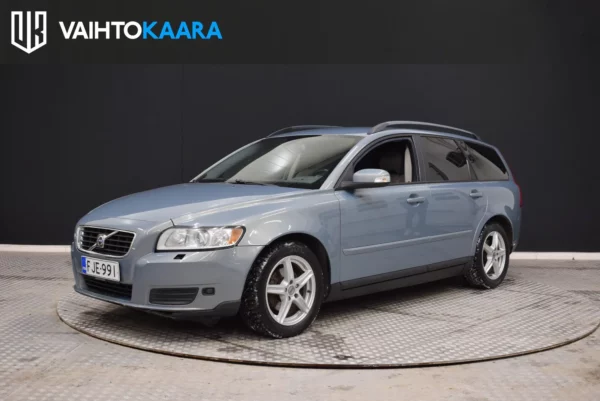 Volvo V50 1,8 (125 hv) Kinetic man # Hyvin huollettu! # AUX, Penkinlämmittimet, 2 x Renkaat #