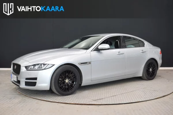 Jaguar XE E-Performance Pure Plus Aut # Suomi-Auto, Kaistavahti, Xenon, Vakkari, Lohko+sisäp, Vetokoukku #