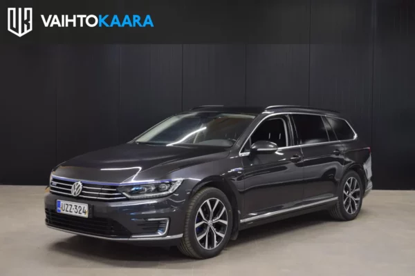 Volkswagen Passat Variant GTE Plug-In Hybrid 160 kW DSG-autom # Webasto, Koukku, Digimittaristo, Sähkökontti, Jakohihna vaihdettu 2025 #