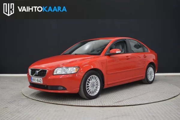 Volvo S40 2,4 (140 hv) Momentum aut # Nätti Volvo isolla vääntävällä moottorilla# Katsastettu 4/2026 Jakohihna 2/2024, 189 tkm #