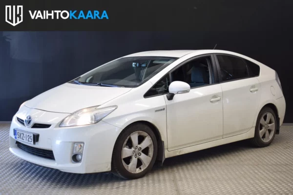 Toyota Prius HSD Sol 5ov # Suomi-auto, Hyvä huoltohistoria, HUD, Aut ilmastointi, Vakkari, Lohkis sis pistoke, 2xrenkaat/vanteet #