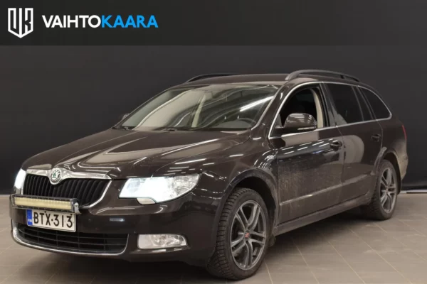 Skoda Superb SUPERB Sedan 4x4 (AA) 4ov 1968cm3 A # Xenon, Lohko, Alut, Audio-liitäntä, Vetokoukku #
