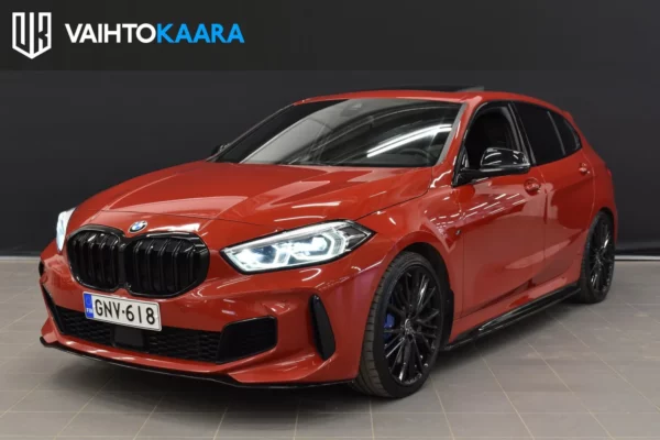 BMW M135i F40 Hatchback M135i xDrive A # Huippuvarusteet # H&K, Comfort Access, HUD, Panorama, Muistipenkki, Adapt. Ledit, GSM#