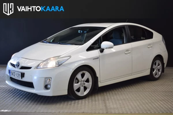 Toyota Prius HSD Sol 5ov # Suomi-auto, Hyvä huoltohistoria, HUD, Aut ilmastointi, Vakkari, Lohkis sisäpistoke, 2xrenkaat/vanteet #