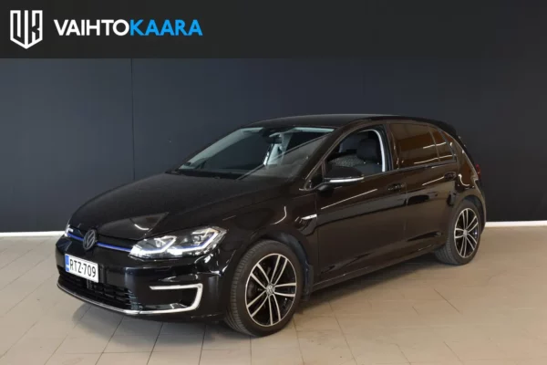 Volkswagen Golf e-Golf 100 kW (136 hv) autom # Digimittaristo, Lämpöpumppu, Pikalataus, ACC, Navi, Blis, Led Matrix, Kamera, Keyless #