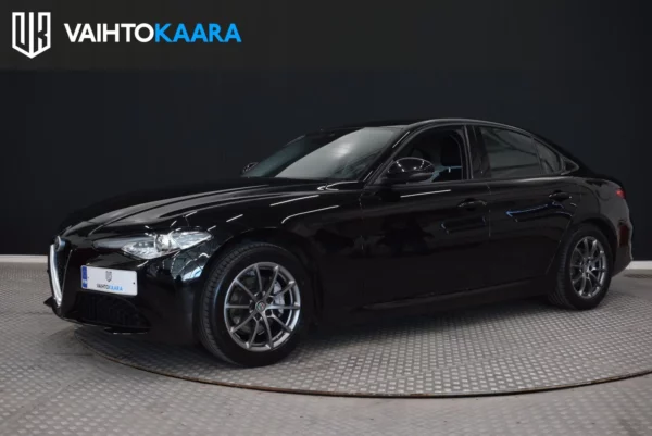 Alfa Romeo Giulia 2.0 Bensiini 200hp AT8 Super # Xenonit, Muistipenkki, 2 x alut, Lämmitettävä ohjauspyörä, Bluetooth, Kaistavahti  #