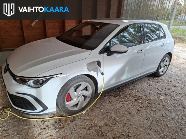 Volkswagen Golf GTE 180 kW (PHEV) DSG-autom # Upea ja vähän ajettu # Adaptiivinen vakkari, Kaistavahti, Digimittaristo, Led-ajovalot #