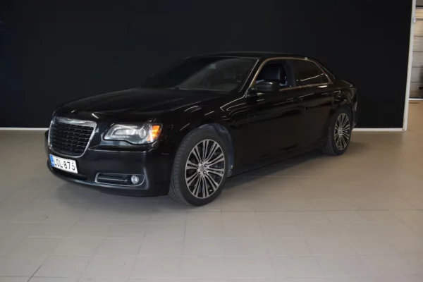 Chrysler 300 S 3.6 V6 Aut # Aivan mahtavaa Ameriikan herkkua # Beats audiot, Muistipenkki, Kattoluukku, Kessy, Kamera, 2 x alut #