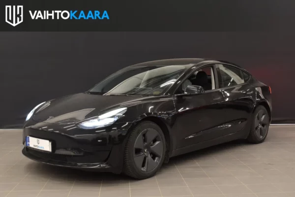 Tesla Model 3 Standard Range Plus # Black on Black # Adapt.vakkari, Autopilot, Sähkötakaluukku, Peruutuskamera, Kessy, 2 x renkaat #