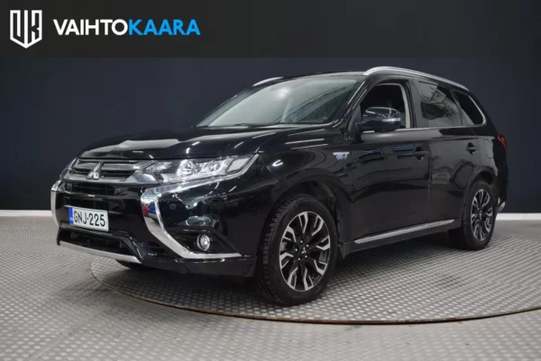 Mitsubishi Outlander PHEV Instyle Navi 4WD Aut # Adapt. vakkari, Vetokoukku, Huoltokirja, Navi, Peruutuskamera, Sähkökontti, Rockford Fosgate #