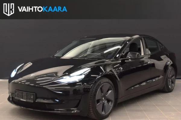 Tesla Model 3 Standard Range Plus # Black on Black # Adapt.vakkari, Autopilot, Sähkötakaluukku, Peruutuskamera, Kessy, 2 x renkaat #