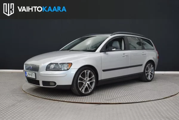 Volvo V50 2,4 Kinetic Business # Isolla kiukaalla ja pienillä kilsoilla # 2x Renkaat, Hyvä huoltohistoria, Ilmastointi #