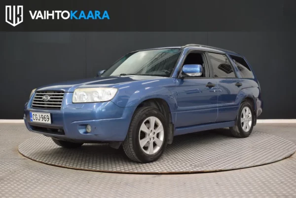 Subaru Forester 2.0 AUTOMATIC 4X4 # Metsäteiden kunkku vetokoukulla # Suomi-Auto, Lohkolämmitin, Sisätilanpistoke, Vakkari #