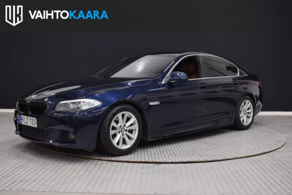 BMW 520 d A F10 Sedan Business # Jakoketju vaihdettu 25.09.2025 / 295tkm! # Apple Carplay, Hifit, Adapt Xenon, Ruskeat nahat #