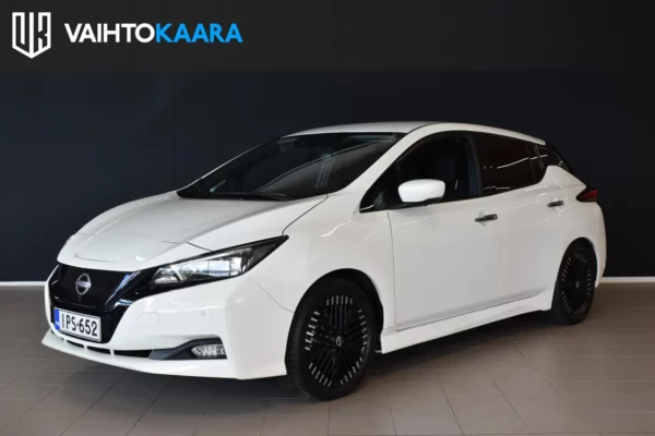 Nissan Leaf N-Connecta MY22 39 kWh LED # Sis Alv 25,5% # Rekisteröity pakettiautoksi # Ratinlämmitin, Kamera, Vakkari, Led, yms #
