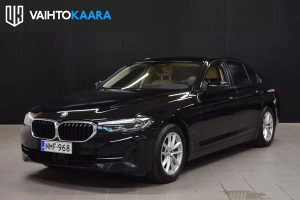 BMW 520 G30 Sedan 520d A xDrive MHEV LCI # ACC, P-kamera, Koukku, Ratinlämmitin, Navi #
