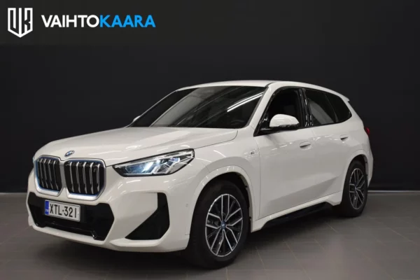 BMW iX1 U11 30 xDrive M Sport # Ledit, Navi, Sähkötakaluukku, Kamera, Tutkat, Sporttipenkit, BLIS, Merkkihuollettu #