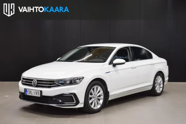 Volkswagen Passat Sedan GTE Plug-In Hybrid 160 kW/218 hv DSG-autom. # Vetokoukku, Sähkötakaluukku, Adapt.vakkari, Peruutuskamera, Navi #