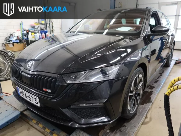 Skoda Octavia Combi 1.4 TSI PHEV RS iV DSG Autom. # Webasto, Vetokoukku, Adapt.vakionopeudensäädin, 2 x renkaat, Suomi-auto #