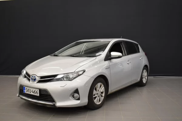 Toyota Auris 1,8 Hybrid Active 5ov # Lohkolämmitin + Sisäpistoke, Pysäköintitutka, Huoltokirja, Peruutuskamera #
