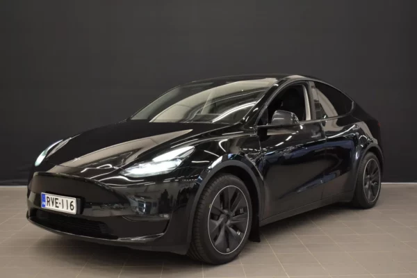 Tesla Model Y Long Range Dual Motor Awd # Sis Alv 25,5% # Autopilot, Adapt.vakkari, Sähkötakaluukku, 2 x renkaat, Suomi-auto #