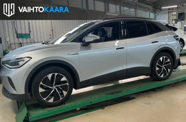 Volkswagen ID.4 Pro Performance 150 kW, akku 82 kWh # Vetokoukku, Sähkötakaluukku, Panoraama, Matrix Ledit, 2 x renkaat, Navi #