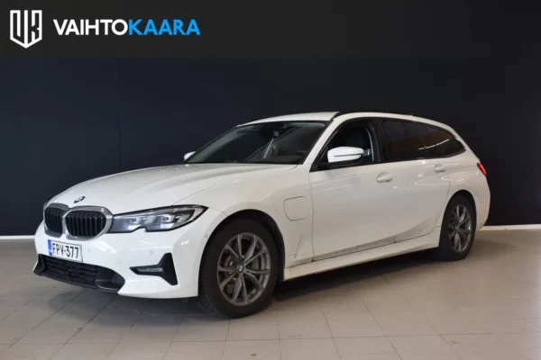 BMW 330 G21 Touring 330e xDrive A Charged Edition Sport # Sporttipenkit, Peruutuskamera, Ratinläm, Navi, LED, Sähkökontti #