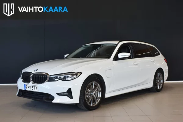 BMW 330 G21 Touring 330e xDrive A Charged Edition Sport # Sporttipenkit, Peruutuskamera, Ratinläm, Navi, LED, Sähkökontti #