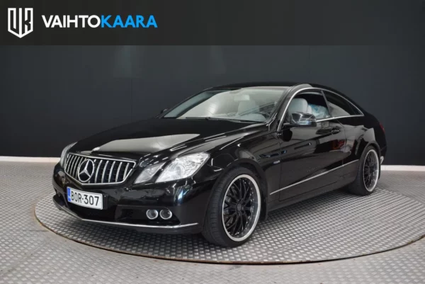 Mercedes-Benz E 250 CDI BE Coupé A # Todella hieno peli! # 2x Renkaat, Vakionopeudensäädin, P.tutkat, Sähkösäätöiset istuimet #