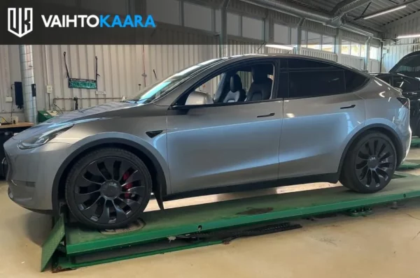 Tesla Model Y Performance Dual Motor Awd # Upea Quicksilver hopea, Autopilot, Adapt. vakkari, AMD Ryzen, Sähkökontti, Kessy, yms #