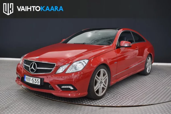 Mercedes-Benz E 200 CGI Coupé A # AMG Paketti, Panorama, Xenonit, Nahat, Ortopedi Penkit, Lohkolämm. + Sisälämmitin, Ketju vaihdettu #