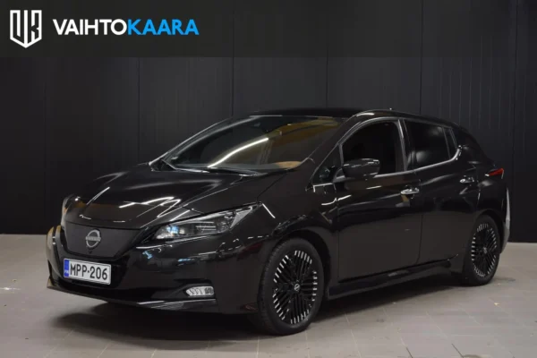 Nissan Leaf N-Connecta MY23 40 kWh LED # Lämpöpumppu, Keyless, Adapt. vakkari, 360-kamera, Navi, Tutka, 2x renkaat ja vanteet #