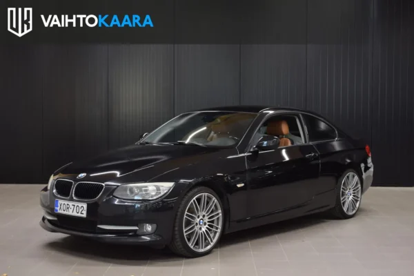 BMW 320 Cd TwinPower Turbo E92 Coupé # Sporttipenkit, Ruskeat Dakota nahat, Proffa Navi, Xenonit, Parkkitutka, 2 x renkaat #