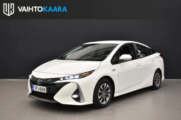 Toyota Prius Plug-In hybrid Active # Navi, HUD, Kaistavahti, Vakkari, Bt, 2x renkaat # Taloudellista ajoa #
