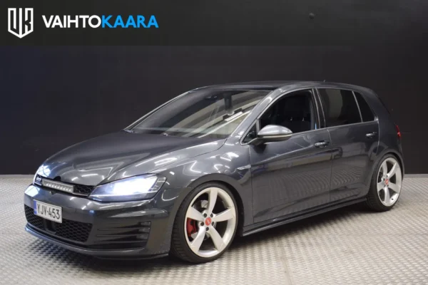 Volkswagen Golf GTD 2,0 TDI 135 kW (184 hv) BMT 4-ov # Huippuhieno GTD!!!, Lasikattoluukku, Webasto, Kamera, Vakkari, Xenon, Navi #