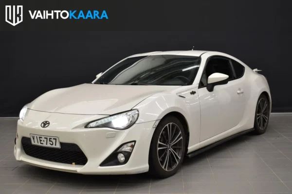 Toyota GT86 2,0 Boxer A/T # Webasto kaukosäädöllä, BC Racing -säädettävä alustasarja, Suomi-auto, Sporttiputkisto, 2 x renkaat #