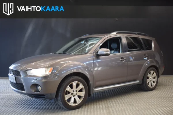 Mitsubishi Outlander 2,4 MIVEC Intense CVT Business # Vetokoukku, Vakkari, Lohkolämmitin, Rockford Fosgate, Keyless, Nahkasisusta #