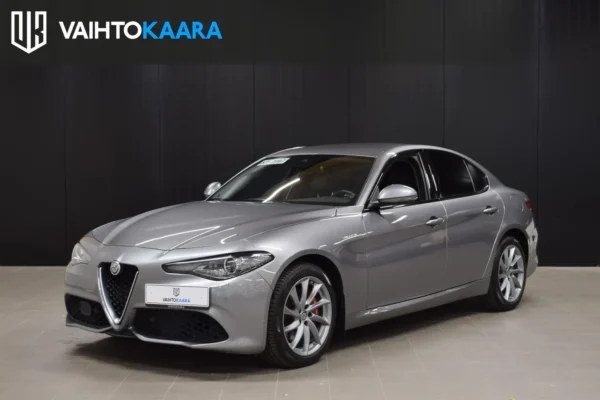 Alfa Romeo Giulia 2,0 Bensiini 280hp AWD AT8 Veloce # Harman & Kardon, Peruutuskamera, Xenon, Kessy, Sporttinahat, Muistipenkki, Navi #