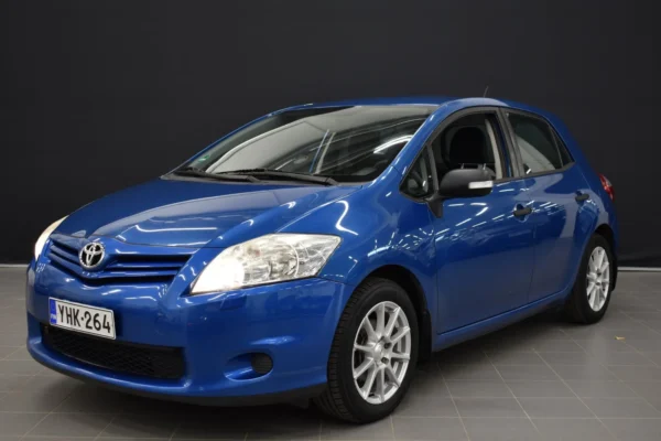 Toyota Auris 1,6 Valvematic Linea Terra 5ov # Vetokoukku, Ilmastointi, 2 x renkaat, Lohkolämmitin + sisäpistoke #