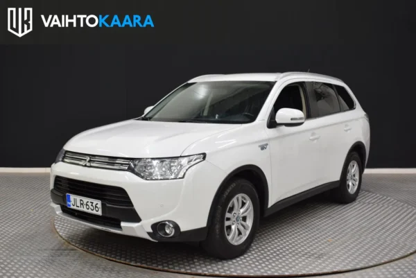 Mitsubishi Outlander PHEV (AC) 4ov 1998cm3 # Siisti Mitsu! # Puolinahkasisusta, Isofix, Peruutuskamera, Vetokoukku, Neliveto #