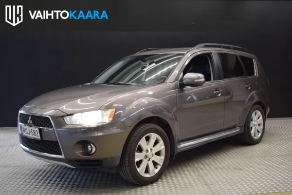 Mitsubishi Outlander 2,4 MIVEC Intense CVT Business # 7-Hlö, Vetokoukku, Vakkari, Lohkolämmitin, Rockford Fosgate, Keyless, Nahkasisusta #