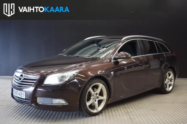 Opel Insignia Sports Tourer Sport 2,0 CDTI Ecotec DPF 4x4 118kW AT6 BL # Webasto, Koukku, Vakionopeudensäädin, Sporttipenkit #