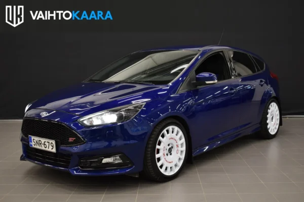 Ford Focus 2,0 EcoBoost 250 hv M6 ST 5-ovinen # Todella näyttävä perhesportti komeilla OZ:in vanteilla #