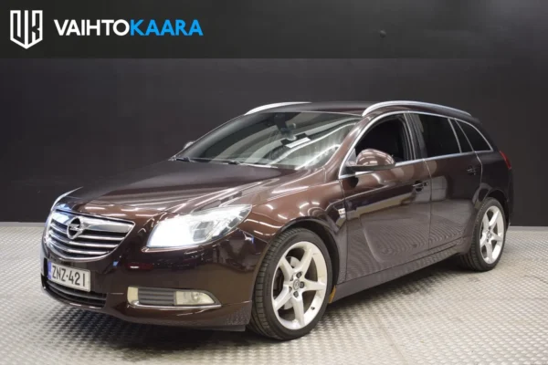 Opel Insignia Sports Tourer Sport 2,0 CDTI Ecotec DPF 4x4 118kW AT6 BL # Webasto, Koukku, Vakionopeudensäädin, Sporttipenkit #