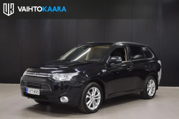Mitsubishi Outlander PHEV Instyle Awd # Rockford fosgate, Adapt. vakkari, Vetokoukku, Nahkaverhoilu, Keyless, Kamera, 2x renkaat ja vanteet #